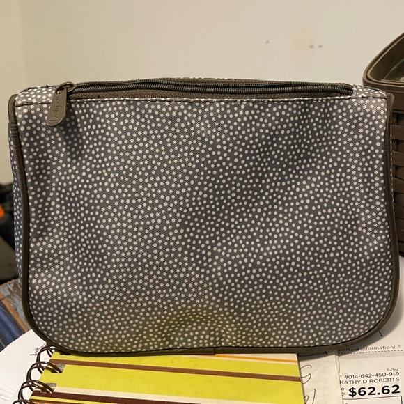 Thirty-One Make-Up Bag - Picture 1 of 5